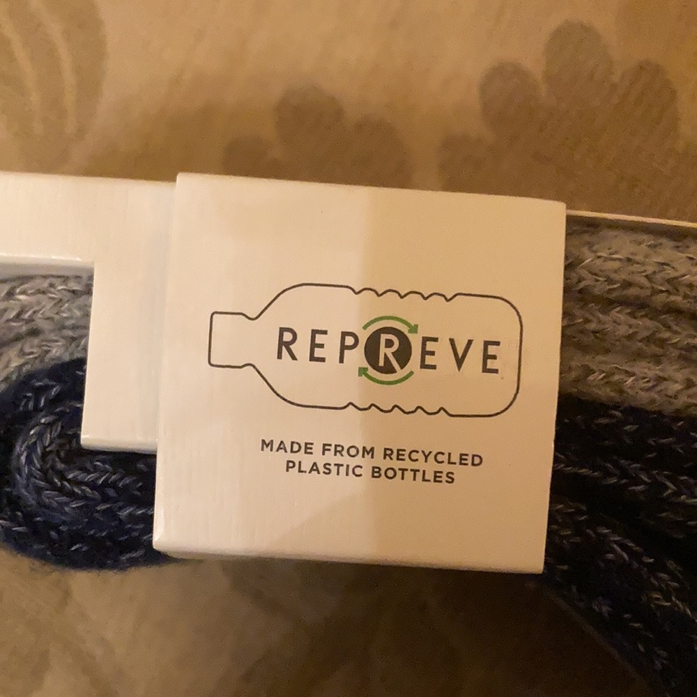 New in package Gold Toe 2-pack boot socks. - Picture 8 of 8